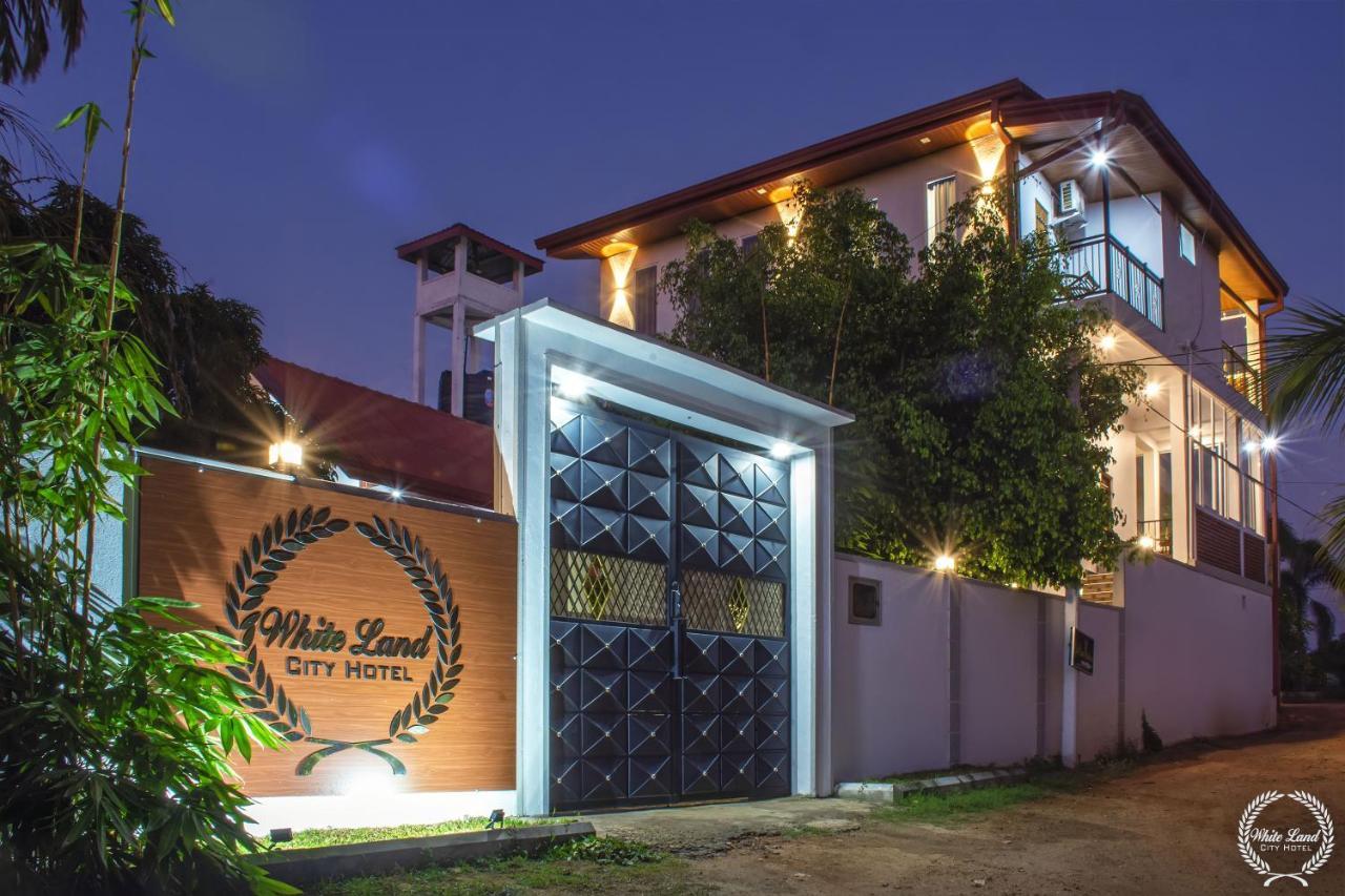White Land City Hotel Dambulla Exteriér fotografie